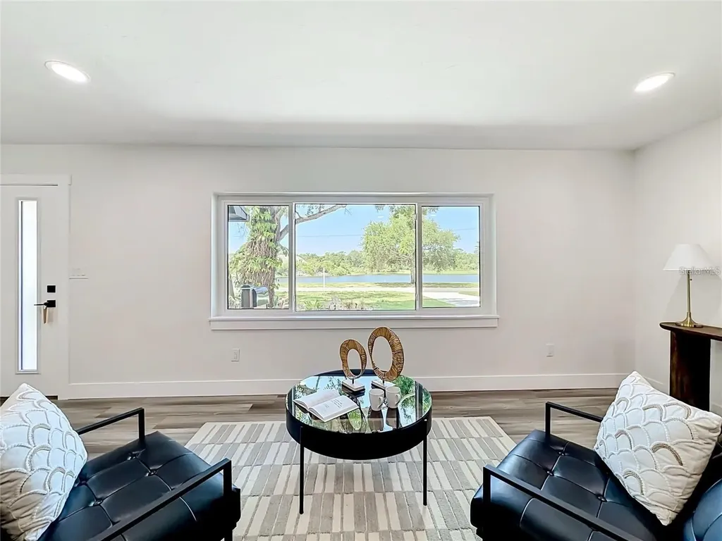 2335 Murilla Way S St Petersburg FL 33712