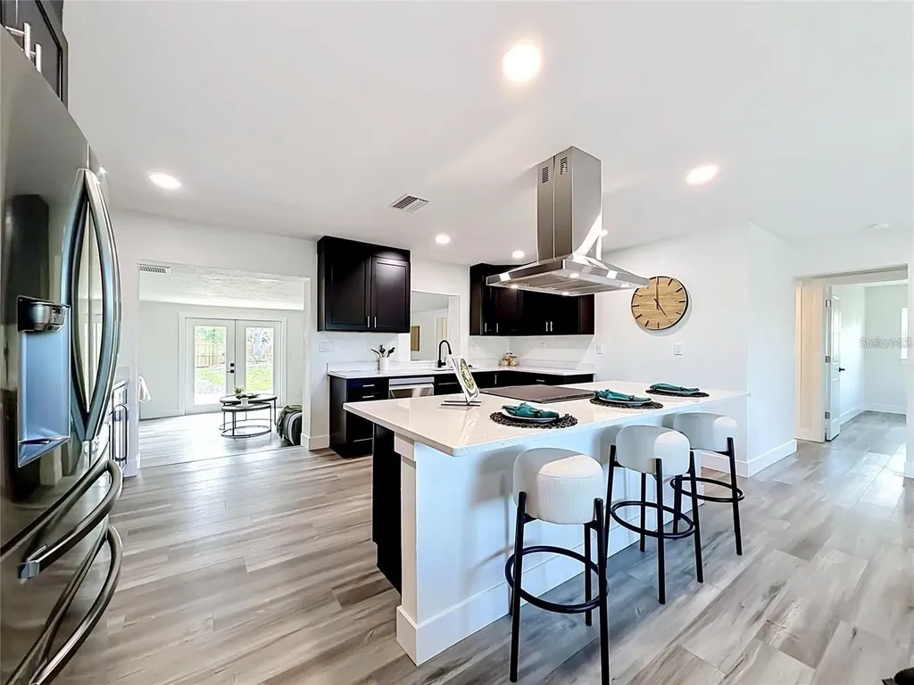 2335 Murilla Way S St Petersburg FL 33712