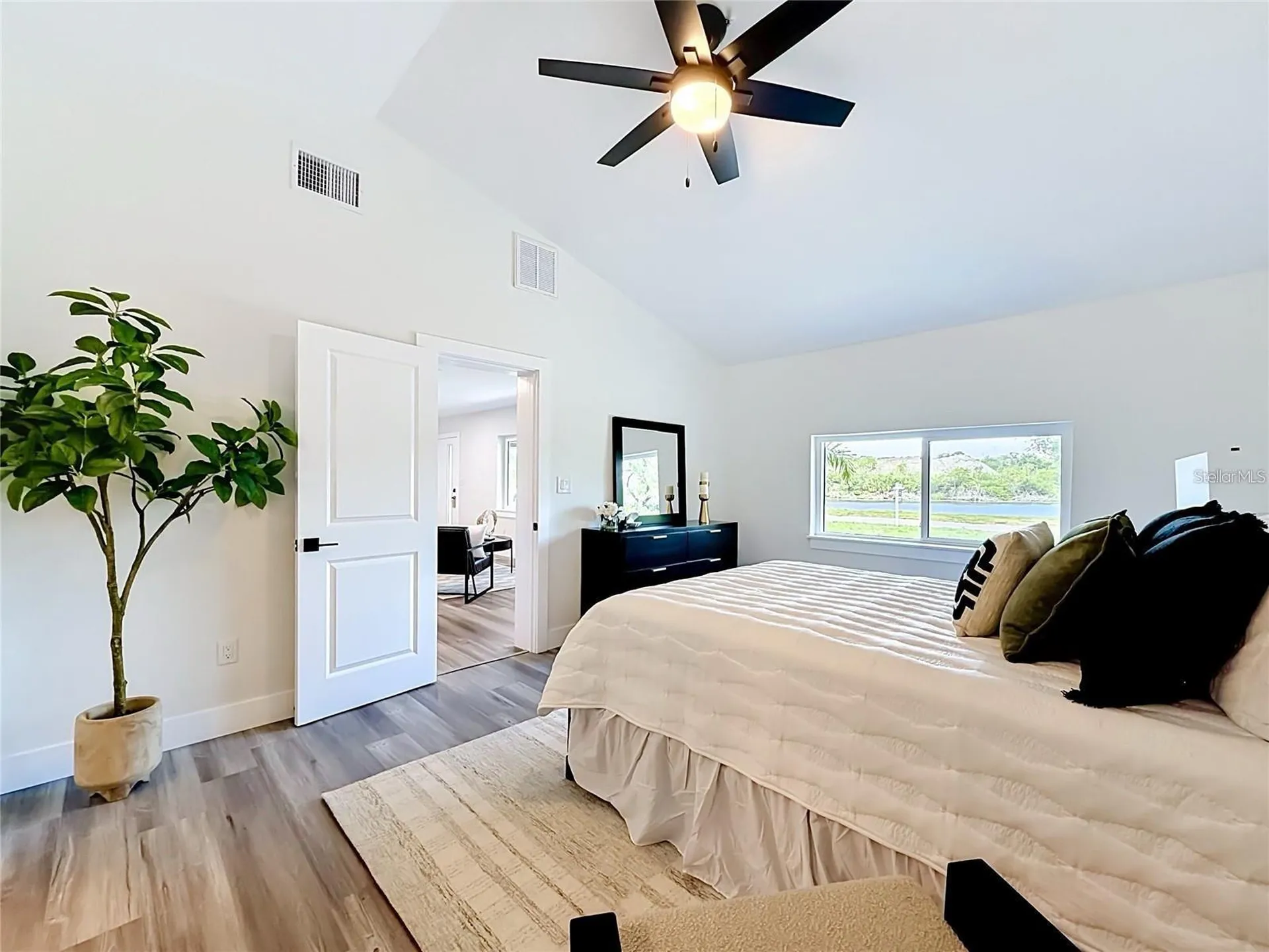 2335 Murilla Way S St Petersburg FL 33712