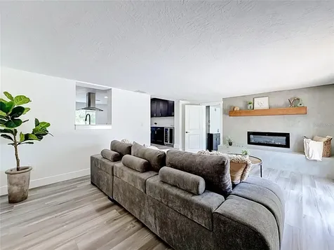 2335 Murilla Way S St Petersburg FL 33712