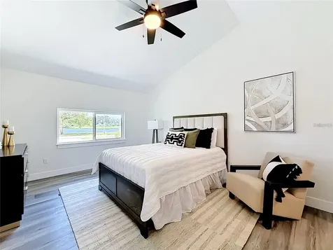 2335 Murilla Way S St Petersburg FL 33712