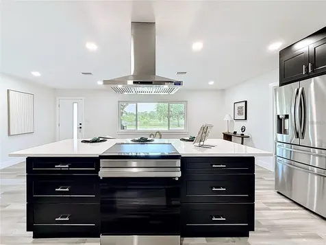 2335 Murilla Way S St Petersburg FL 33712