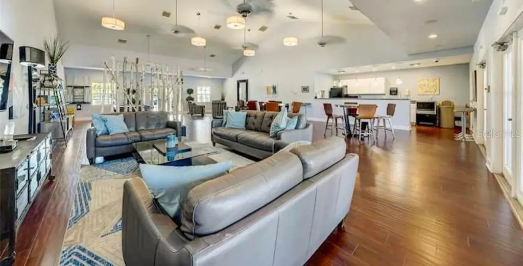 184 Pompano Drive SE St Petersburg FL 33705
