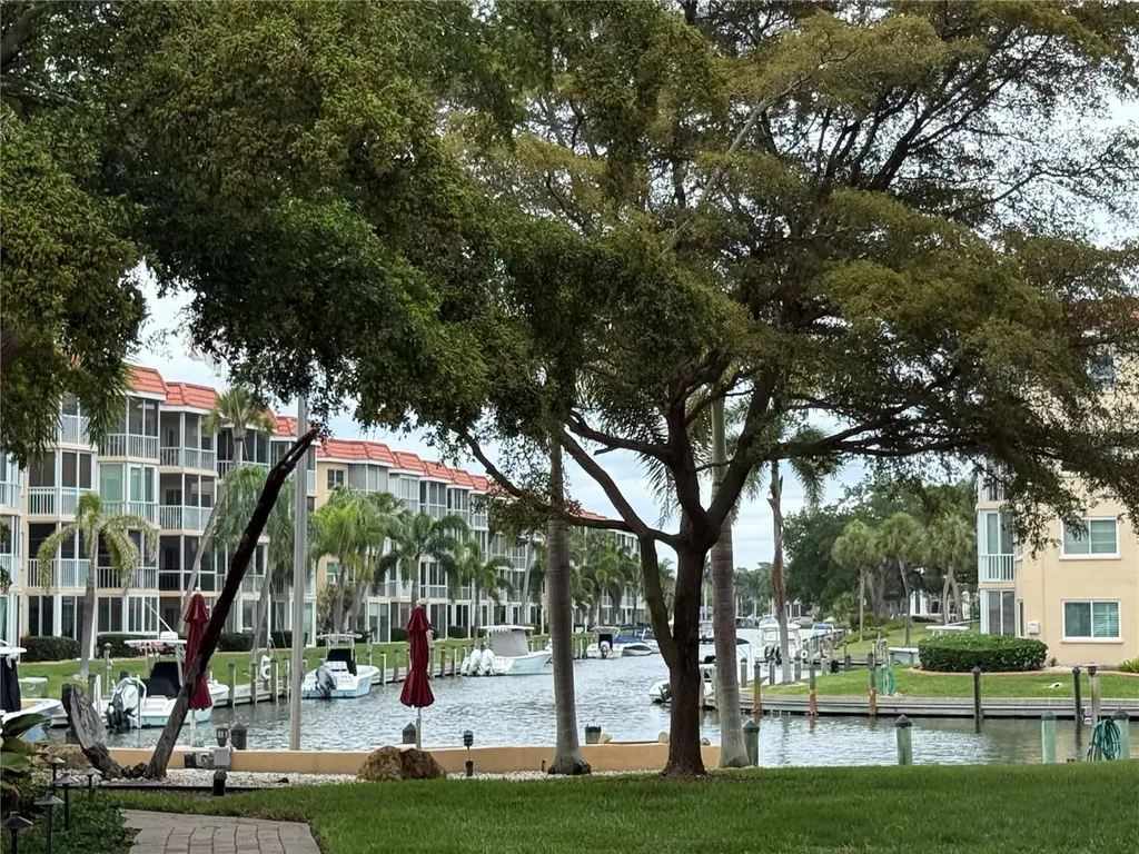 1250 N Portofino Drive Sarasota FL 34242