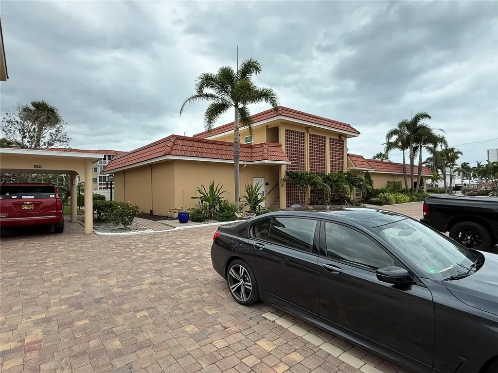 1250 N Portofino Drive Sarasota FL 34242