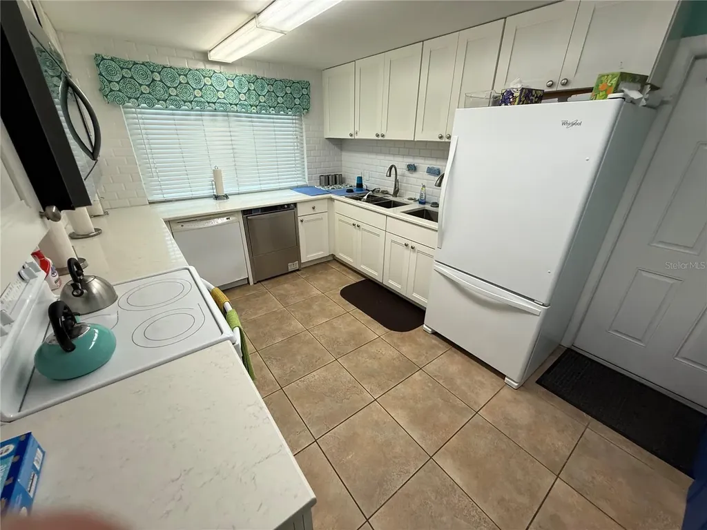1250 N Portofino Drive Sarasota FL 34242