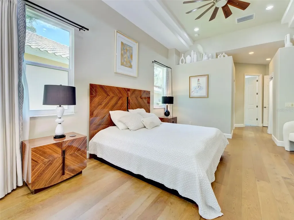 5026 Hanging Moss Lane Sarasota FL 34238
