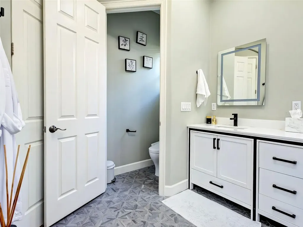 5026 Hanging Moss Lane Sarasota FL 34238