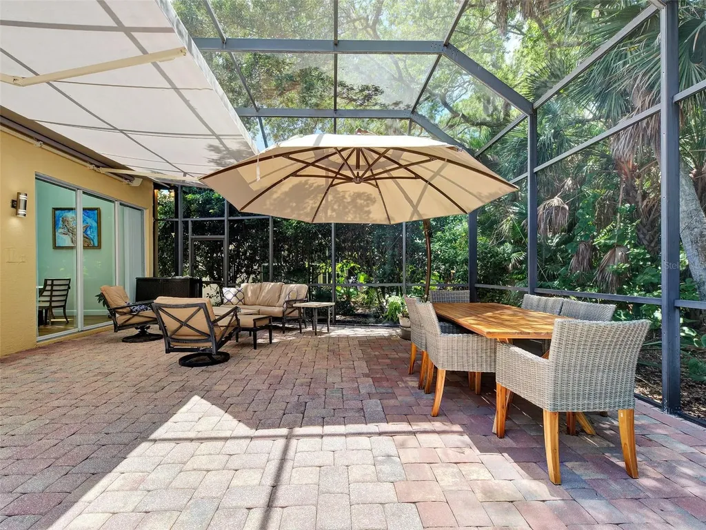 5026 Hanging Moss Lane Sarasota FL 34238