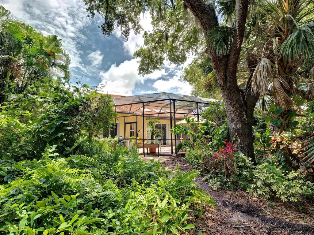 5026 Hanging Moss Lane Sarasota FL 34238
