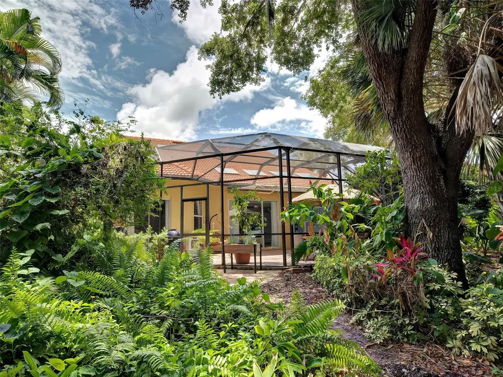 5026 Hanging Moss Lane Sarasota FL 34238