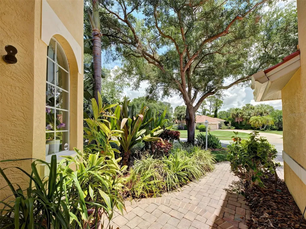 5026 Hanging Moss Lane Sarasota FL 34238