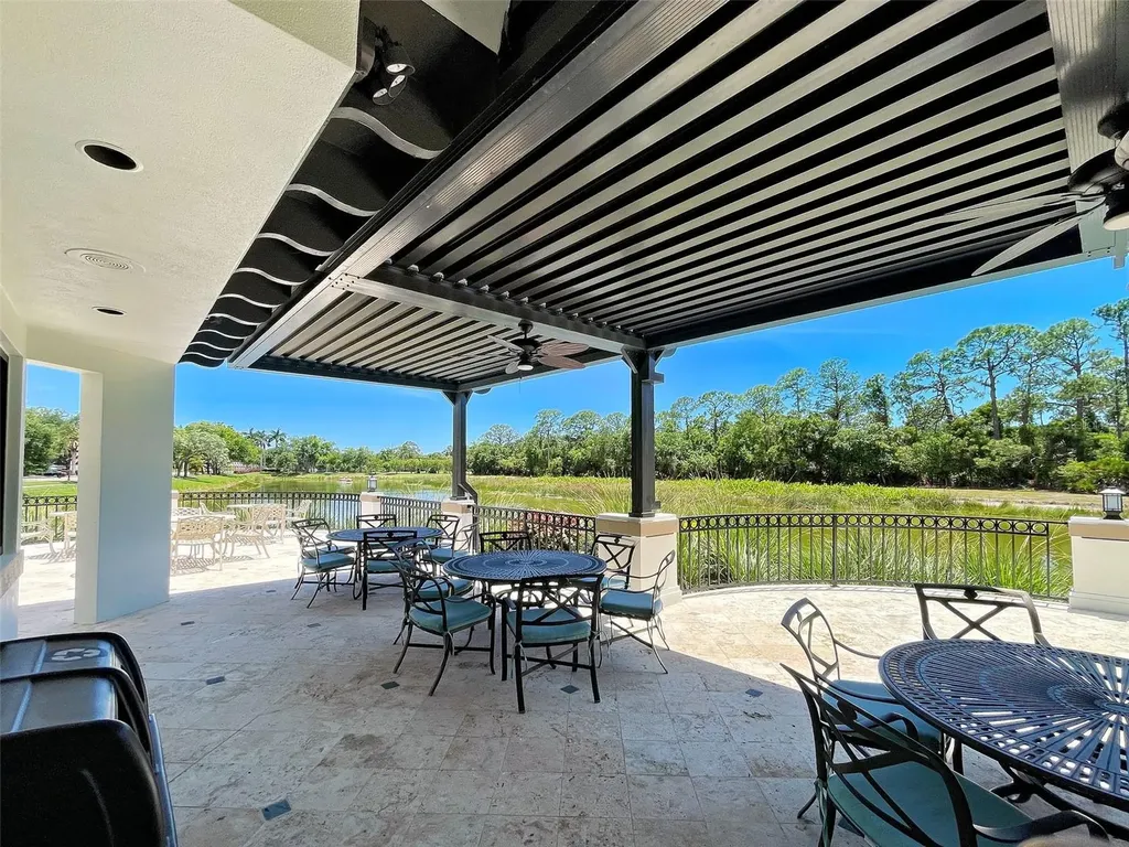 5026 Hanging Moss Lane Sarasota FL 34238