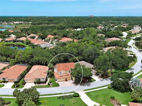 5026 Hanging Moss Lane Sarasota FL 34238