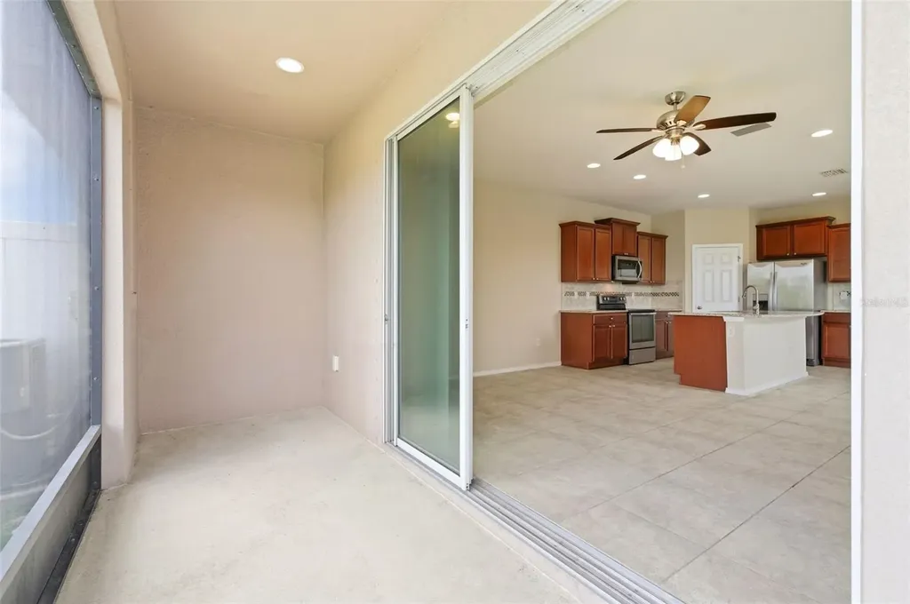 8961 Turnstone Haven Place Tampa FL 33619