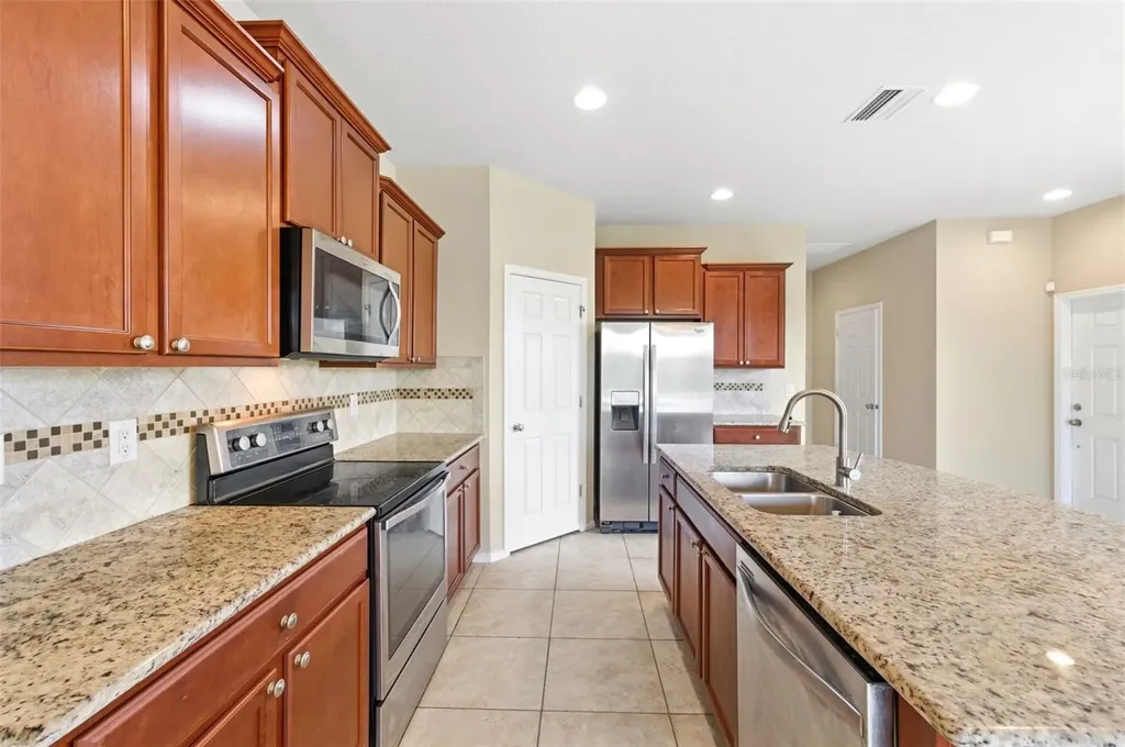 8961 Turnstone Haven Place Tampa FL 33619