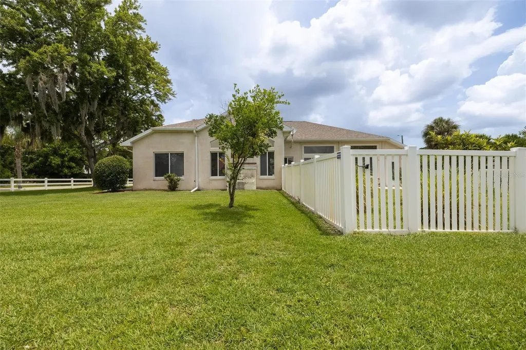 100 Paradise Valley Court Daytona Beach FL 32114