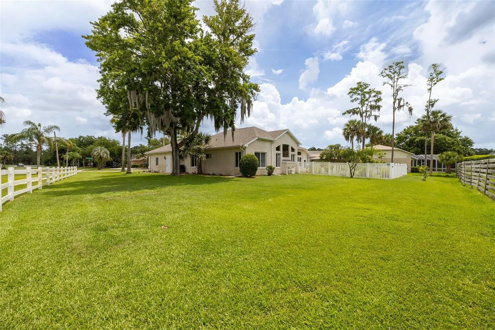 100 Paradise Valley Court Daytona Beach FL 32114