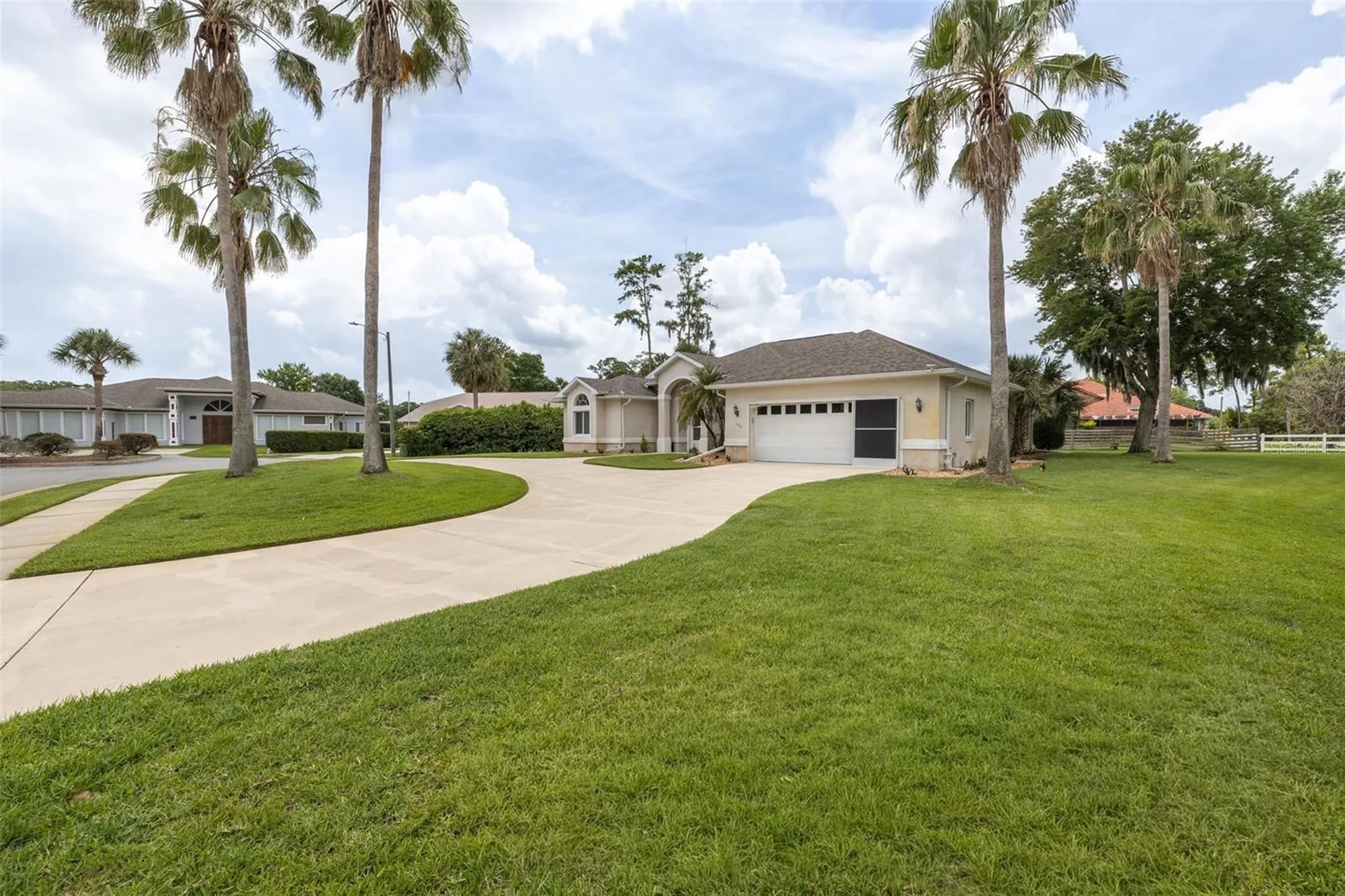 100 Paradise Valley Court Daytona Beach FL 32114