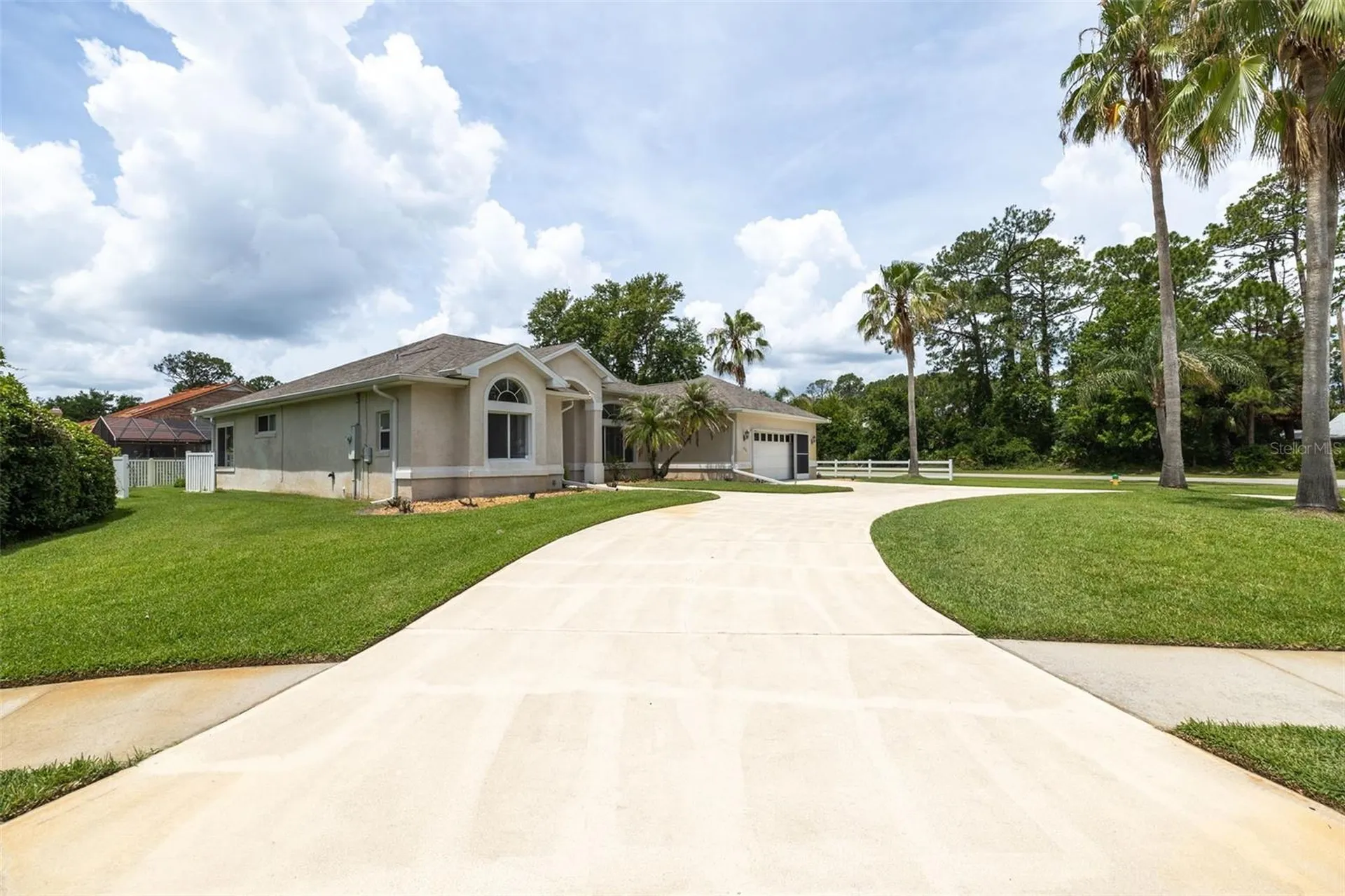 100 Paradise Valley Court Daytona Beach FL 32114
