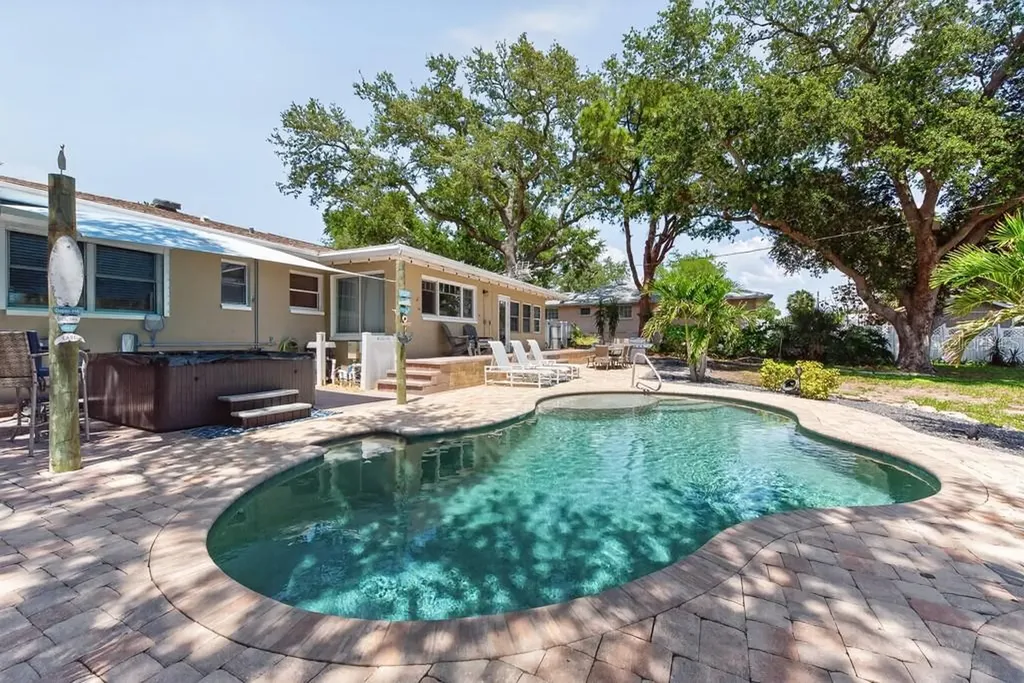 14728 Bay Drive Largo FL 33774