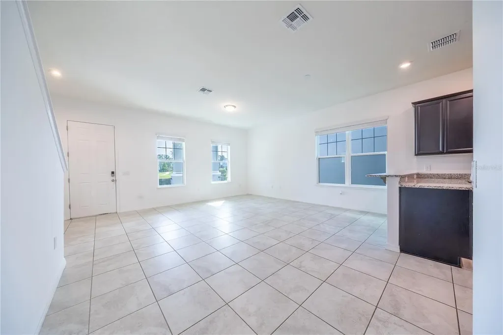 2247 White Feather Loop Oakland FL 34760