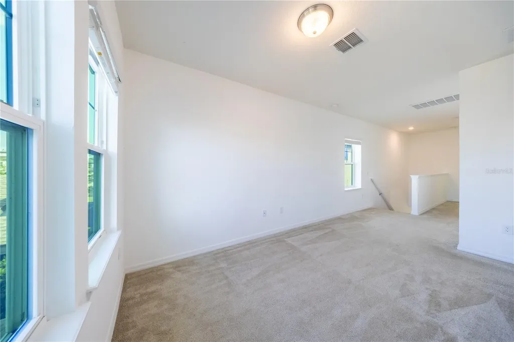 2247 White Feather Loop Oakland FL 34760