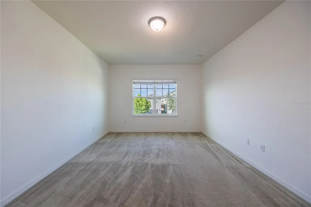 2247 White Feather Loop Oakland FL 34760
