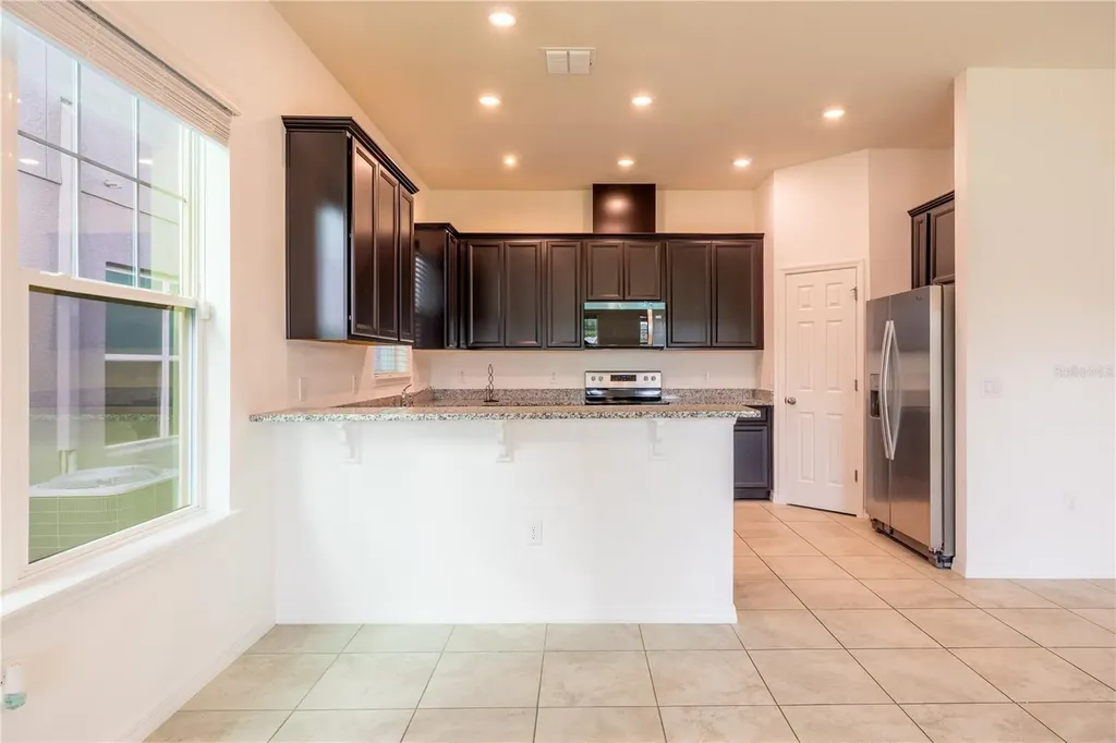2247 White Feather Loop Oakland FL 34760