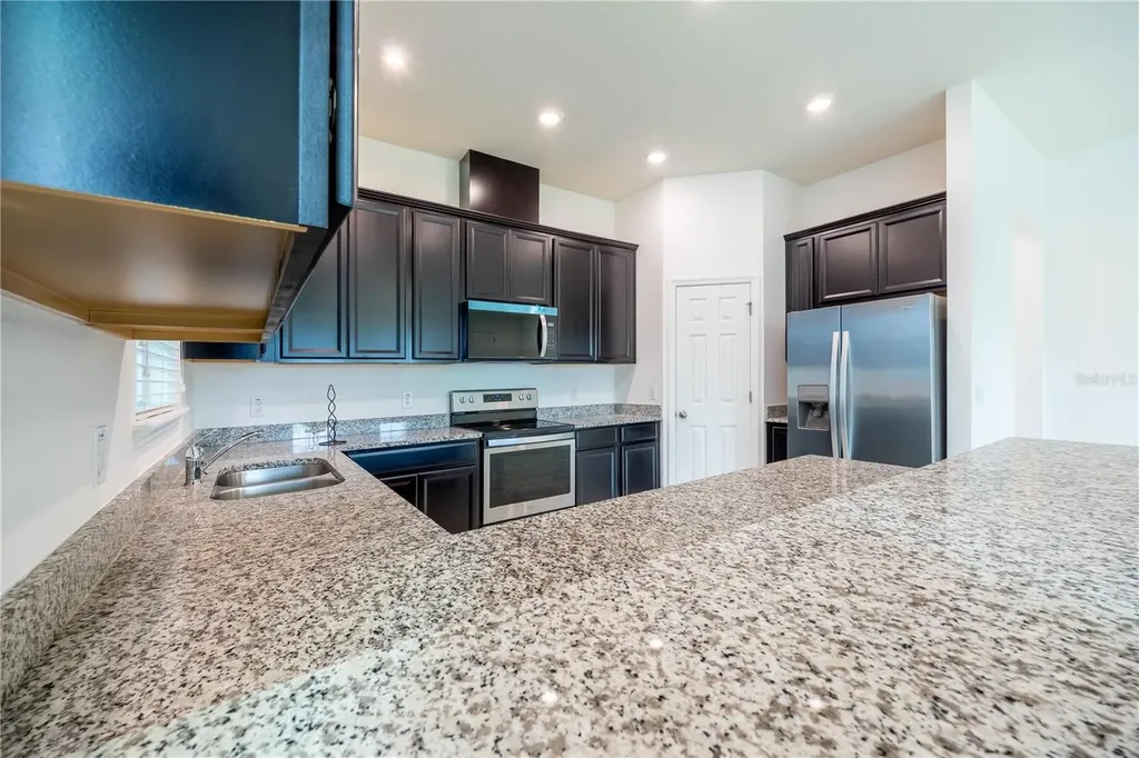 2247 White Feather Loop Oakland FL 34760