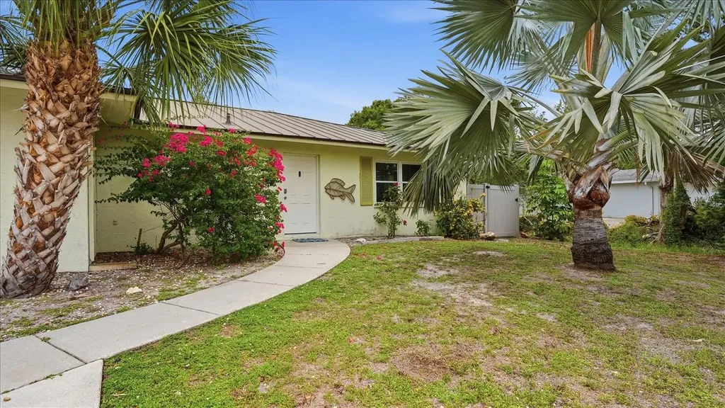 6233 Rockefeller Avenue Sarasota FL 34231