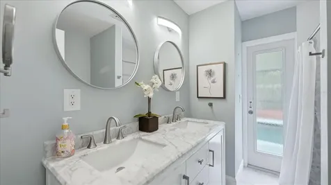 6233 Rockefeller Avenue Sarasota FL 34231