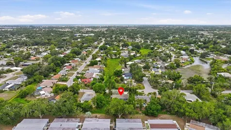 6233 Rockefeller Avenue Sarasota FL 34231