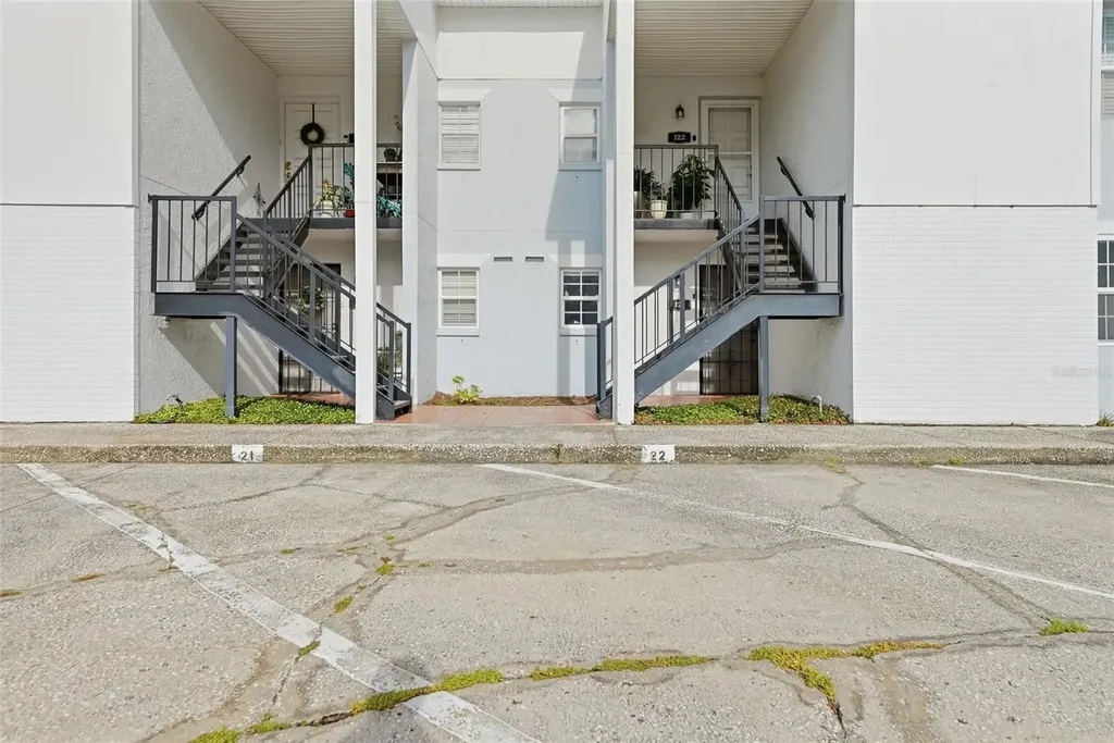 3821 N Oak Drive Tampa FL 33611