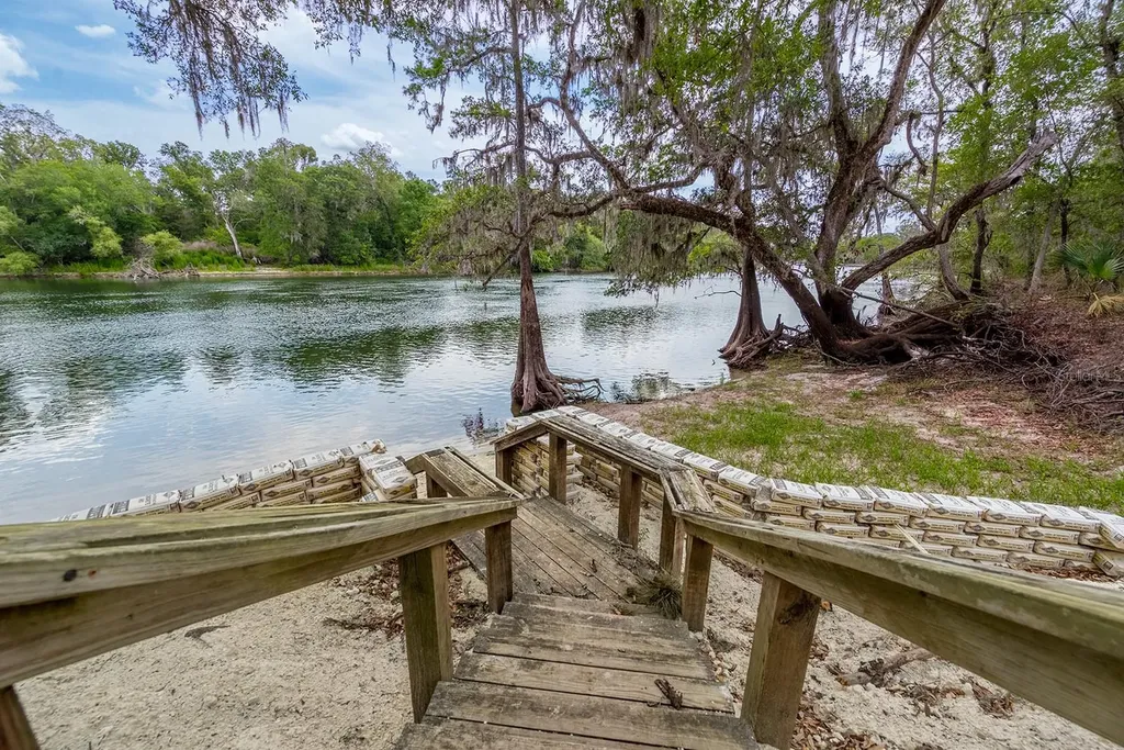 225 NE 543rd Avenue Old Town FL 32680