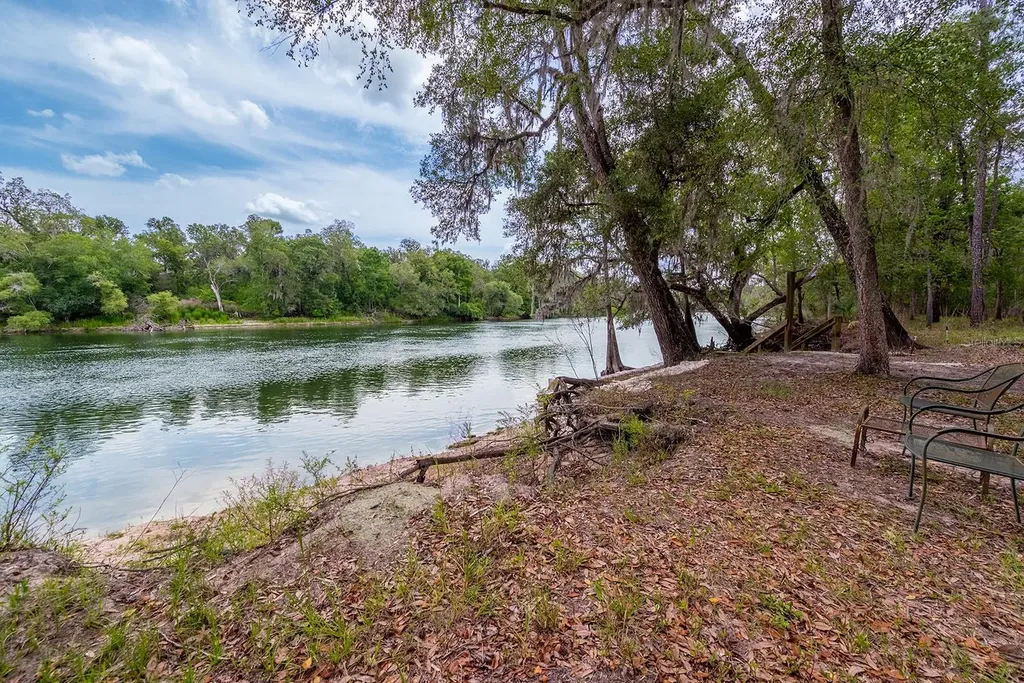 225 NE 543rd Avenue Old Town FL 32680