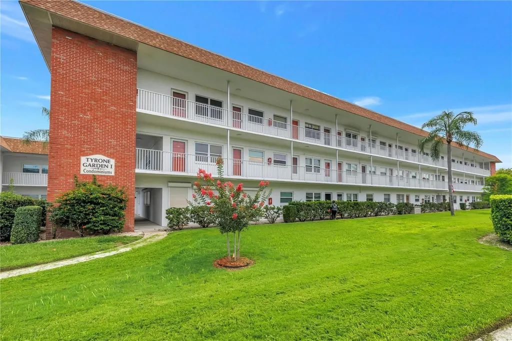 5729 13th Avenue N St Petersburg FL 33710