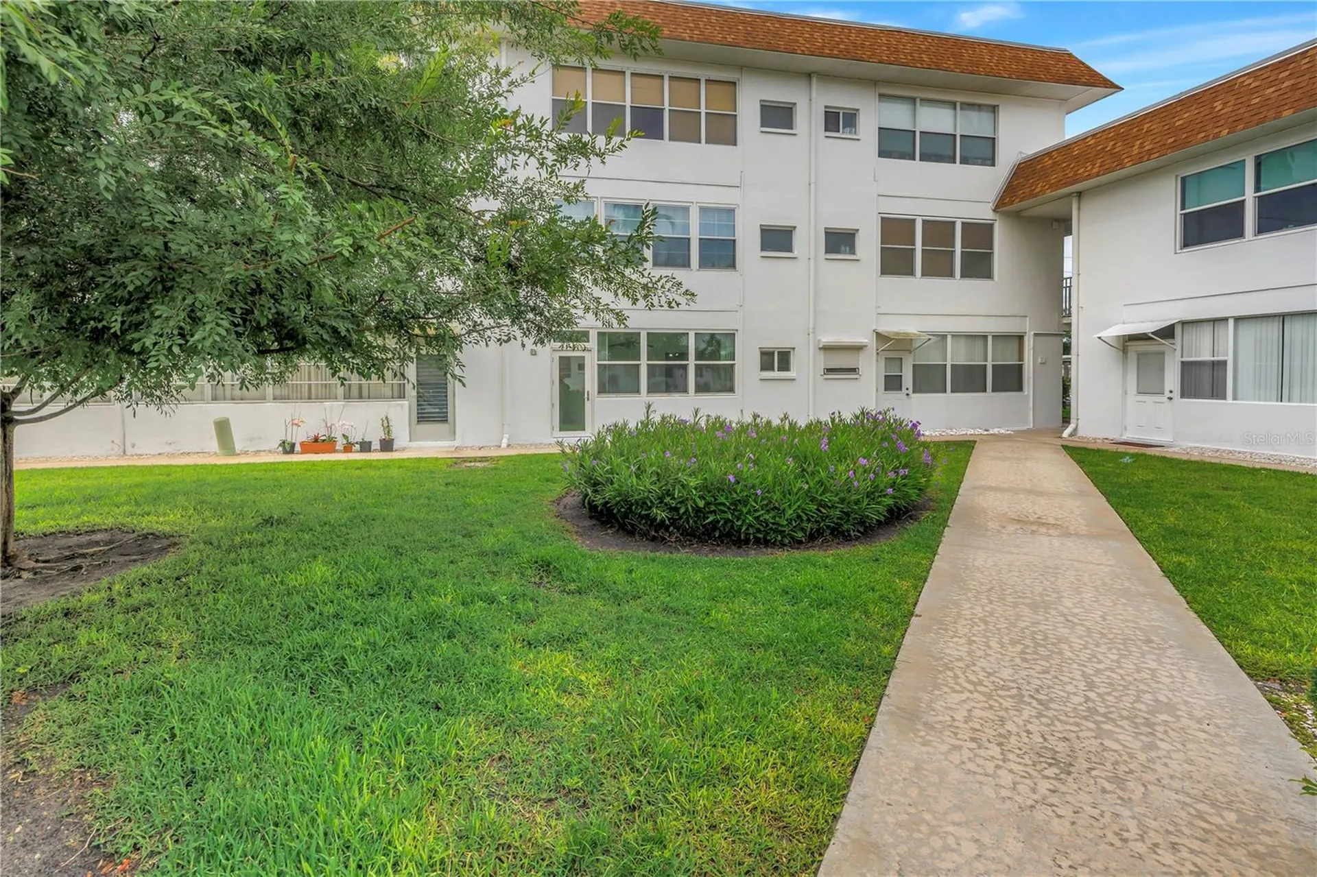 5729 13th Avenue N St Petersburg FL 33710