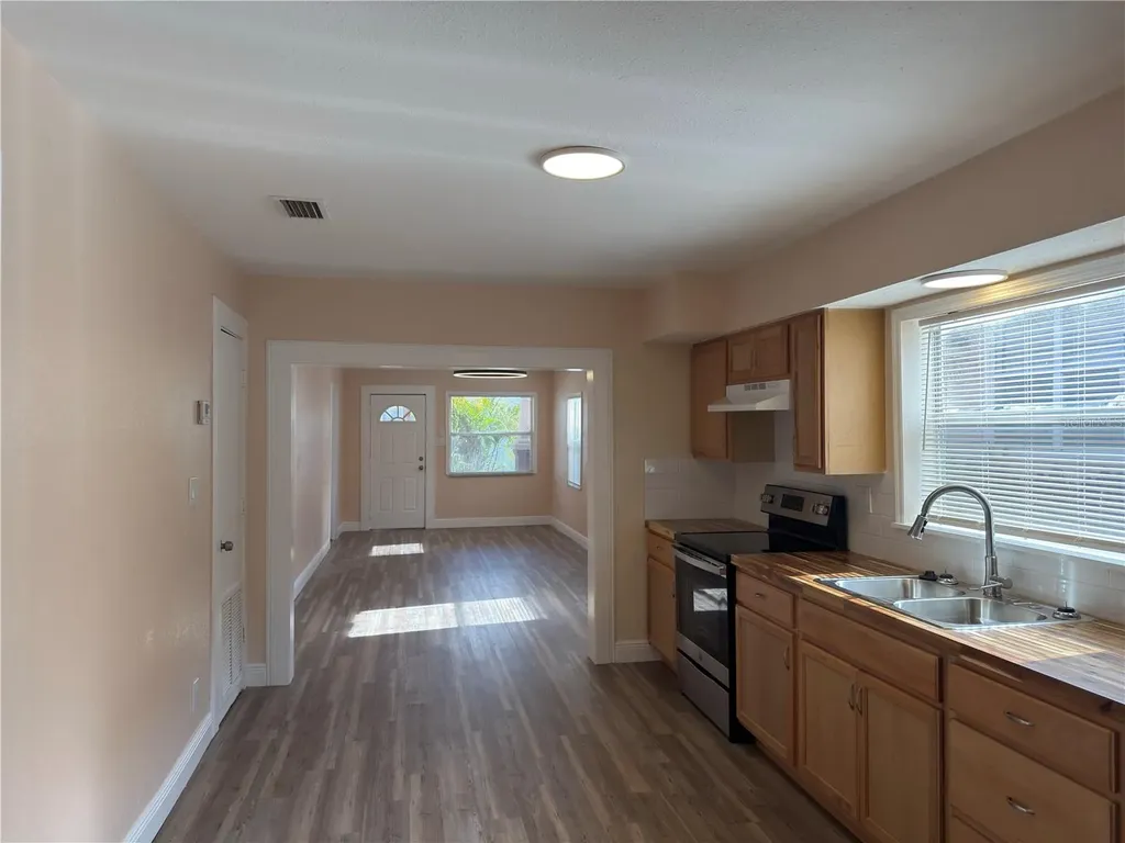 2514 W Saint John Street Tampa FL 33607