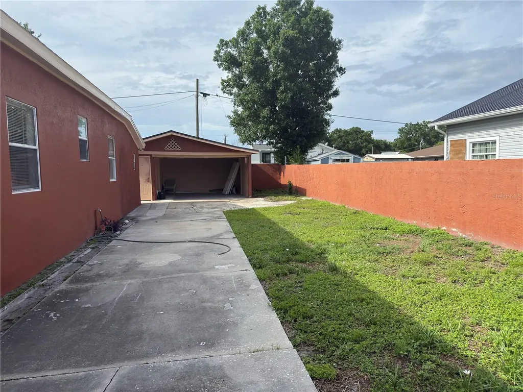 2514 W Saint John Street Tampa FL 33607