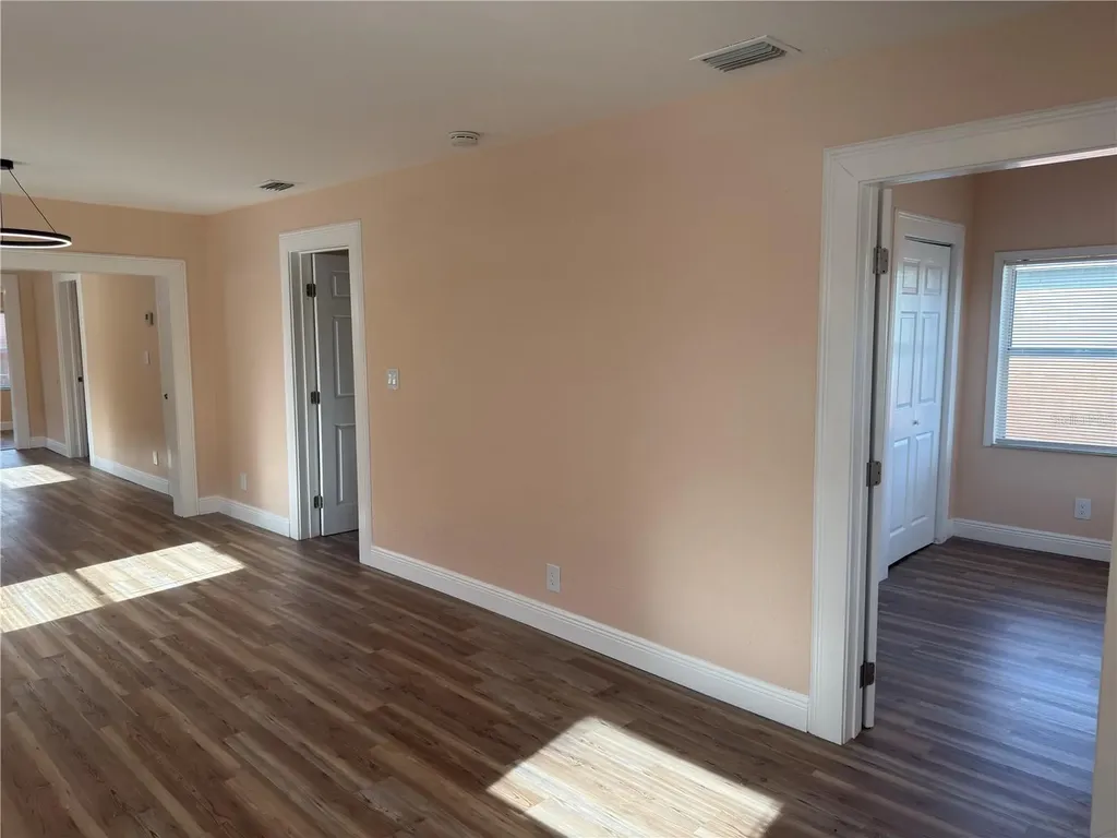 2514 W Saint John Street Tampa FL 33607