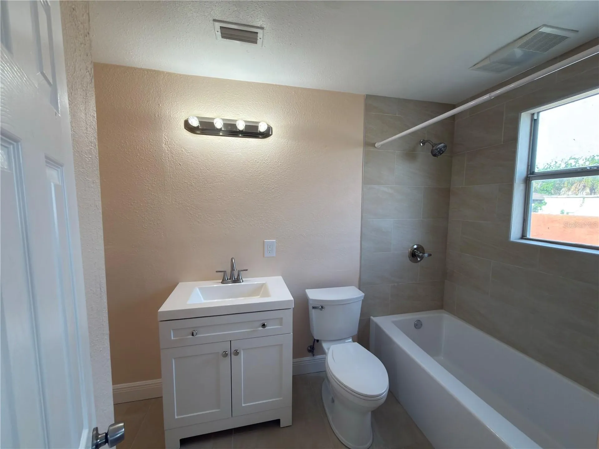 2514 W Saint John Street Tampa FL 33607