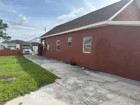 2514 W Saint John Street Tampa FL 33607