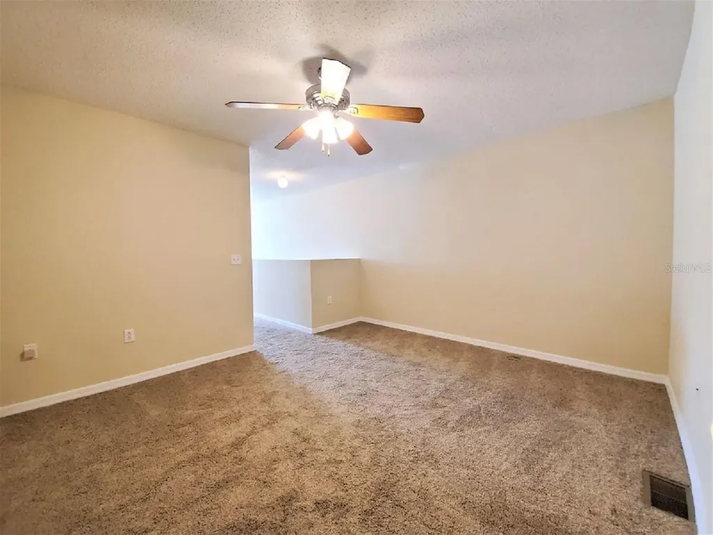 9870 Ashburn Lake Drive Tampa FL 33610