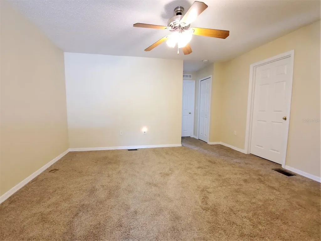 9870 Ashburn Lake Drive Tampa FL 33610