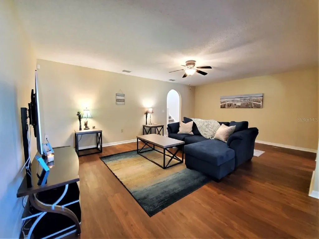 9870 Ashburn Lake Drive Tampa FL 33610