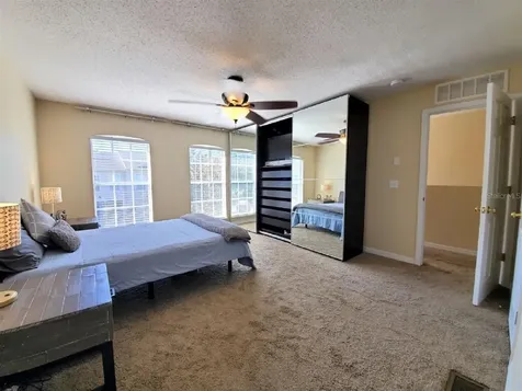 9870 Ashburn Lake Drive Tampa FL 33610