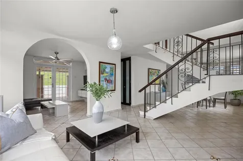 Calle 6 H17 Tintillo Gardens Guaynabo PR 00966