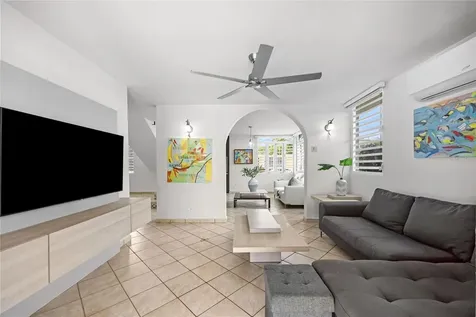 Calle 6 H17 Tintillo Gardens Guaynabo PR 00966
