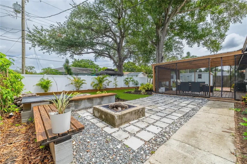 5271 35th Avenue N St Petersburg FL 33710
